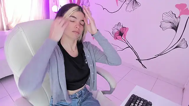 Isabela Fiorelli online show from 10/12/25, 01:23