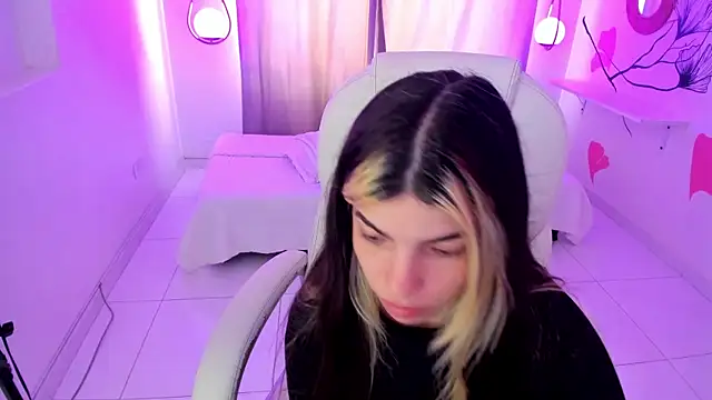 Isabela Fiorelli online show from 11/13/25, 03:27