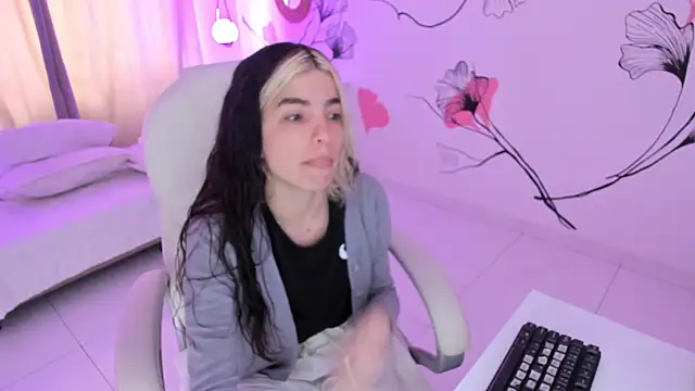 Isabela Fiorelli online show from 09/15/25, 01:33