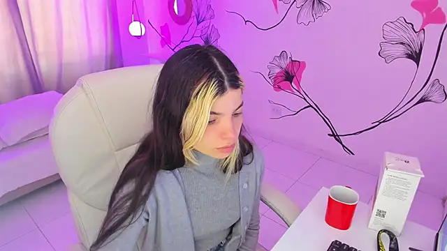 Isabela Fiorelli online show from 11/21/25, 01:32