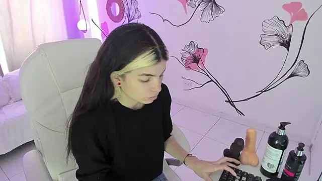 Isabela Fiorelli online show from 10/30/25, 07:00