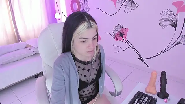 Isabela Fiorelli online show from 09/19/25, 01:26