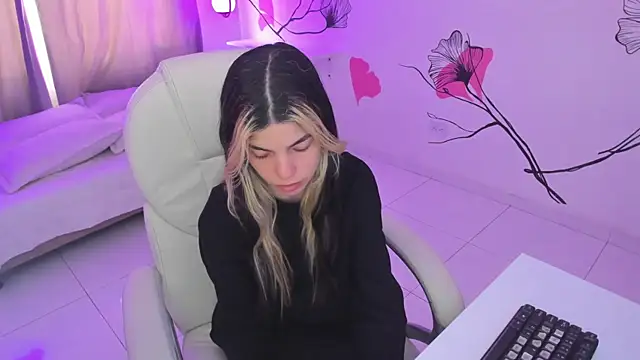 Isabela Fiorelli online show from 11/24/25, 01:33