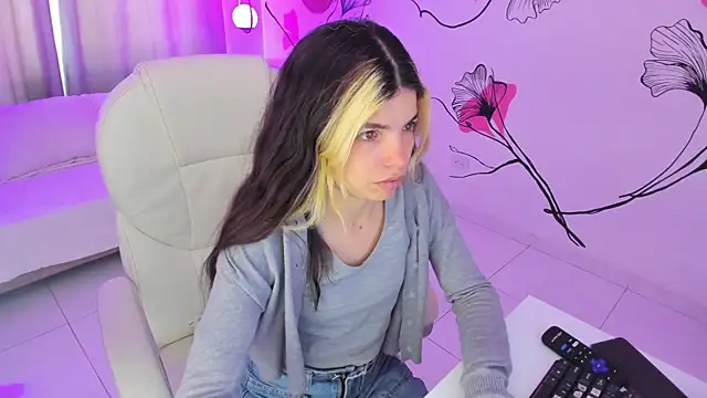 Isabela Fiorelli online show from 11/27/25, 01:22