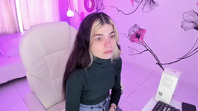 Isabela Fiorelli online show from 10/31/25, 12:35