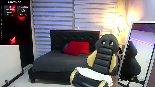 Cute Angell  online show from 10/21/25, 12:15