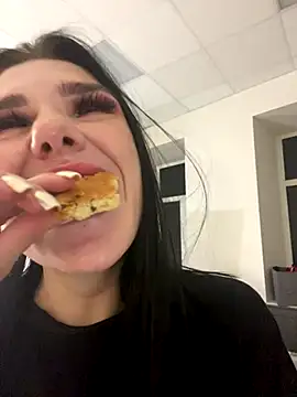 MaeveMoon online show from 11/28/25, 06:30