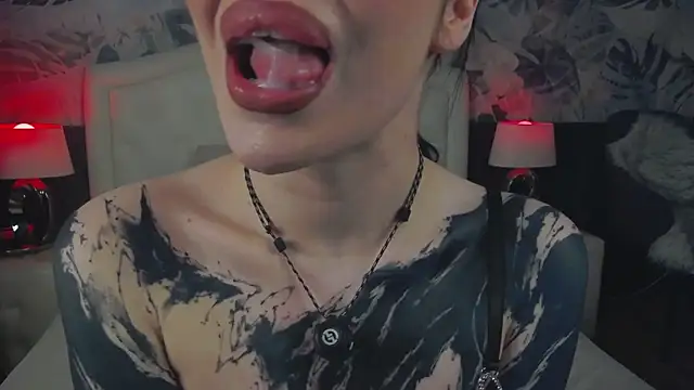 MaeveMoon online show from 04/16/26, 09:39