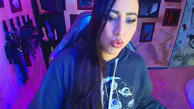 cherryy bombshelll online show from 01/07/26, 05:18