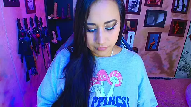 cherryy bombshelll online show from 11/02/25, 08:36