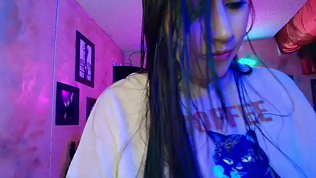 Snapshot of cherryy_bombshelll chatting on 09/23/25, 06:48 cherryy bombshelll online show from 09/23/25, 06:48