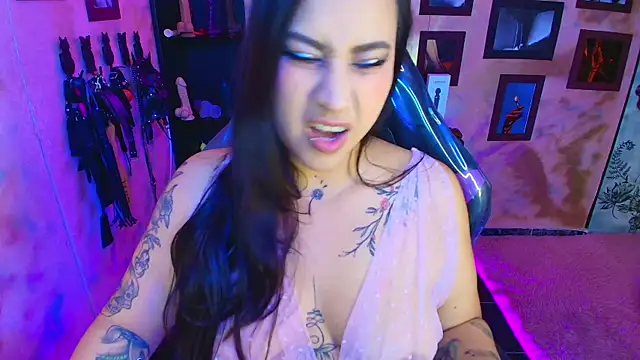 cherryy bombshelll online show from 11/11/25, 05:41