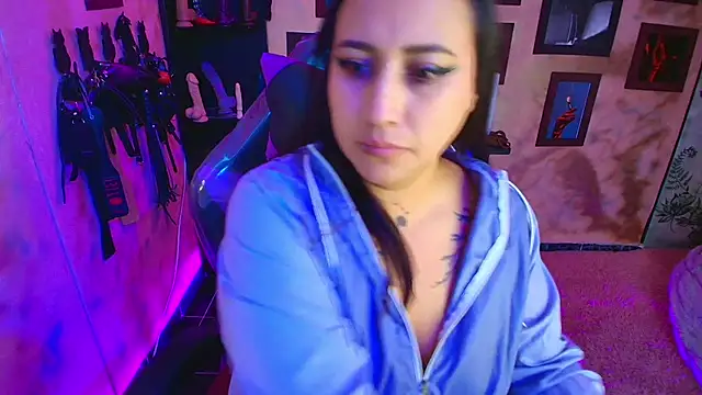 cherryy bombshelll online show from 10/29/25, 05:56