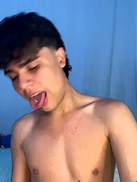 Snapshot of camila-cutter chatting on 10/27/25, 10:22 camila-cutter online show from 10/27/25, 10:22