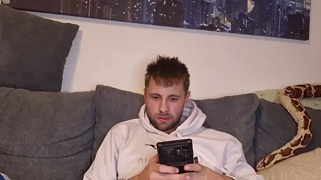 ademandjulia online show from 11/07/25, 04:55