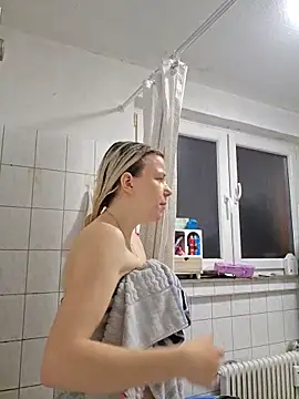 ademandjulia online show from 05/07/26, 10:02
