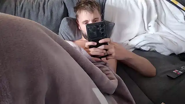 ademandjulia online show from 10/30/25, 03:42