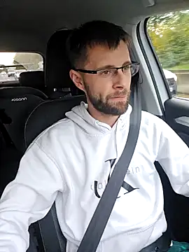 ademandjulia online show from 10/28/25, 03:33