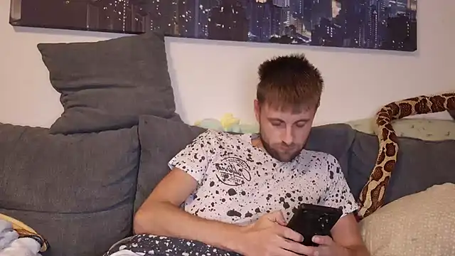 ademandjulia online show from 11/06/25, 05:39