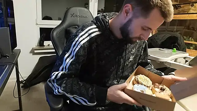 ademandjulia online show from 03/16/26, 11:07