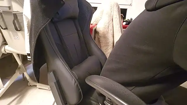 ademandjulia online show from 10/10/25, 06:42