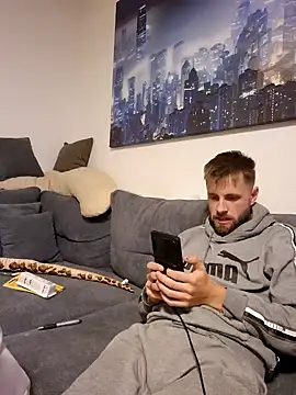 ademandjulia online show from 10/16/25, 04:37