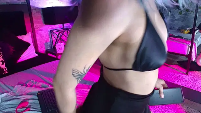 Snapshot of Hellen_Hell_ chatting on 03/13/25, 07:39 Hellen Hell online show from 03/13/25, 07:39