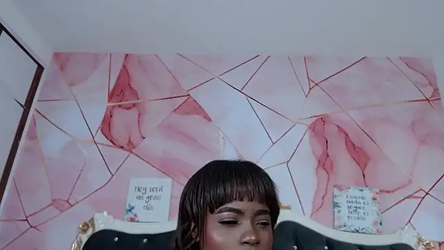 Snapshot of LindaBird chatting on 02/06/26, 06:59 LindaBird online show from 02/06/26, 06:59