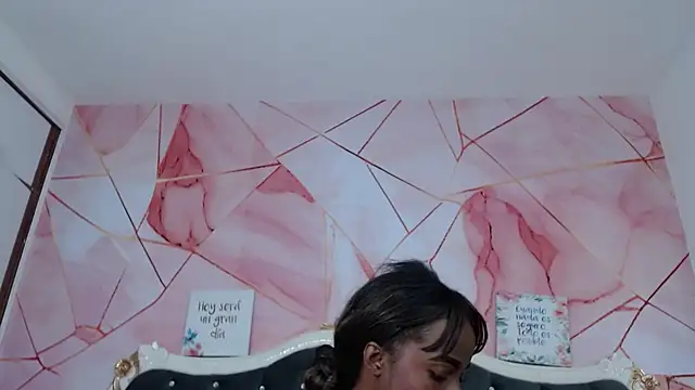 LindaBird online show from 11/03/25, 10:24