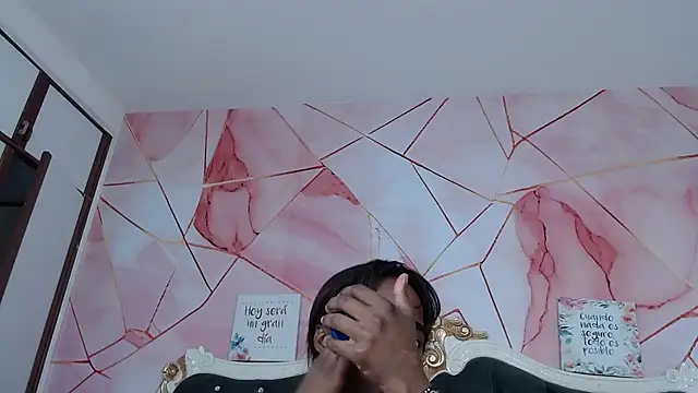 LindaBird online show from 12/01/25, 08:21