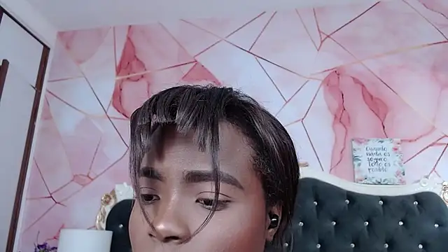 LindaBird online show from 12/17/25, 10:48