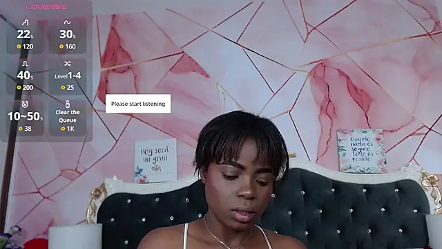 Snapshot of LindaBird chatting on 02/22/26, 12:29 LindaBird online show from 02/22/26, 12:29