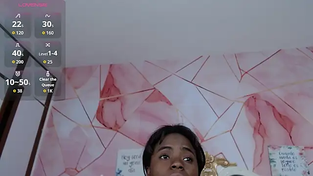 Snapshot of LindaBird chatting on 02/02/26, 09:14 LindaBird online show from 02/02/26, 09:14