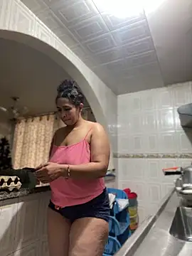 Carola-Ross online show from 12/15/25, 04:57