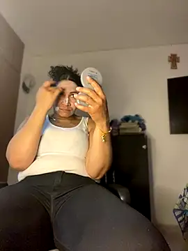 Carola-Ross online show from 11/18/25, 05:38