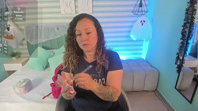 abby apple online show from 10/28/25, 01:43