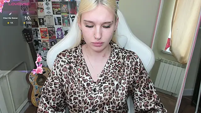 EvelinaLuu online show from 05/13/26, 01:23