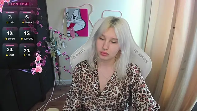 EvelinaLuu online show from 04/02/26, 04:52