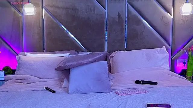 Lellie   online show from 09/24/25, 05:30