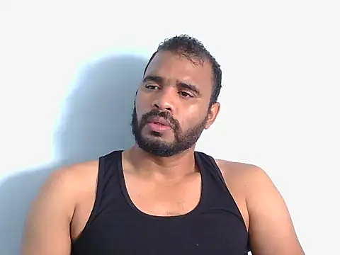 Snapshot of YOX22 chatting on 10/06/25, 01:34 YOX22 online show from 10/06/25, 01:34