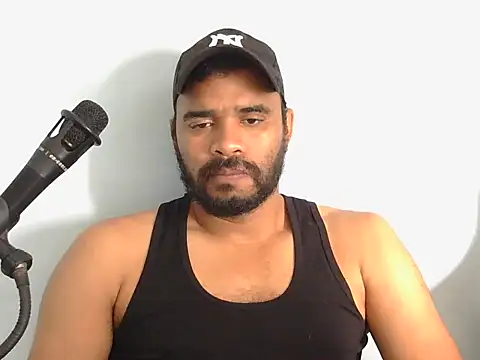 Snapshot of YOX22 chatting on 10/16/25, 01:52 YOX22 online show from 10/16/25, 01:52