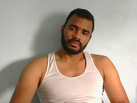 Snapshot of YOX22 chatting on 10/01/25, 01:37 YOX22 online show from 10/01/25, 01:37
