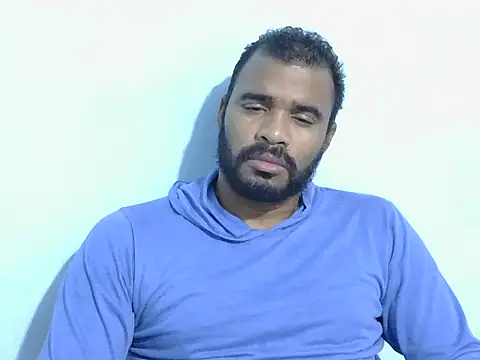 Snapshot of YOX22 chatting on 10/12/25, 03:52 YOX22 online show from 10/12/25, 03:52