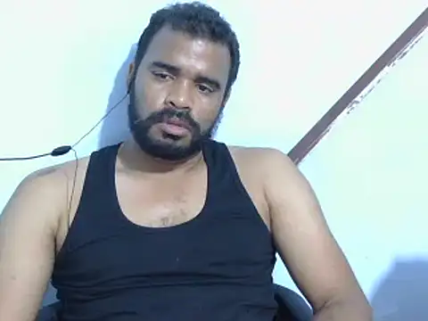 Snapshot of YOX22 chatting on 10/23/25, 05:17 YOX22 online show from 10/23/25, 05:17