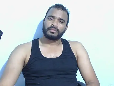 Snapshot of YOX22 chatting on 10/10/25, 04:46 YOX22 online show from 10/10/25, 04:46