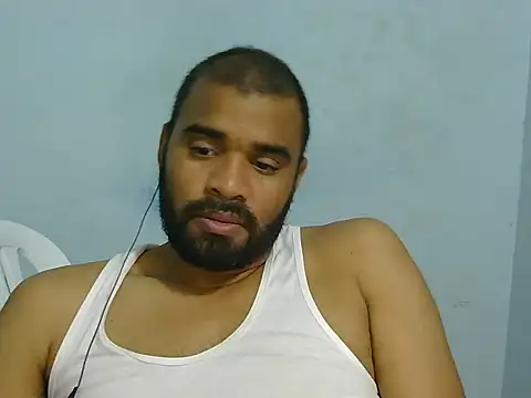 Snapshot of YOX22 chatting on 06/11/26, 11:24 YOX22 online show from 06/11/26, 11:24