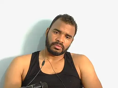 Snapshot of YOX22 chatting on 10/07/25, 01:56 YOX22 online show from 10/07/25, 01:56