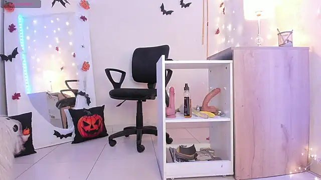 Emylyjonhs online show from 10/24/25, 07:57