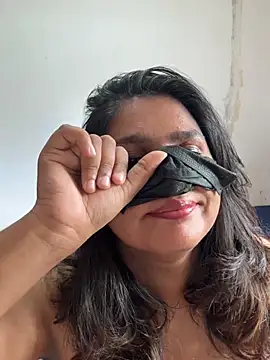 Snapshot of xxxsrilankagirl chatting on 06/19/26, 10:21 xxxsrilankagirl online show from 06/19/26, 10:21