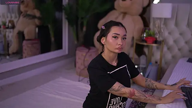 SashaFerrera online show from 10/26/25, 05:24